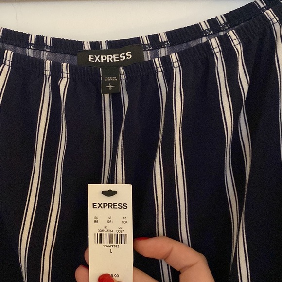 Express off the shoulder top - Picture 3 of 3